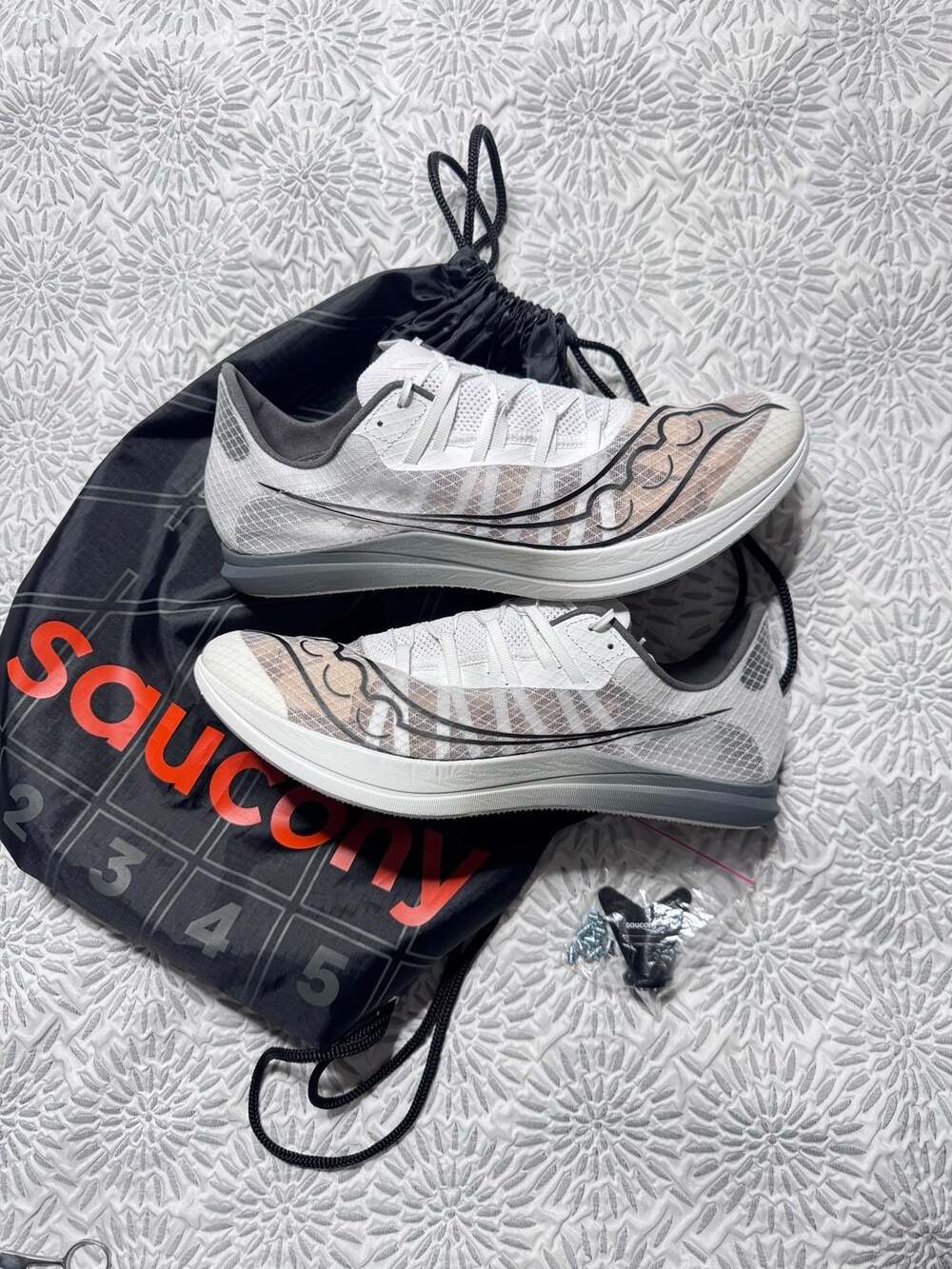 Saucony Terminal White Carbon Track Spikes Men’s 13 S29101-10